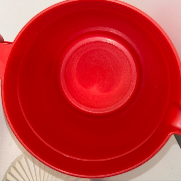 Tupperware vintage red push-button 2 L pitcher - Picture 4 of 9